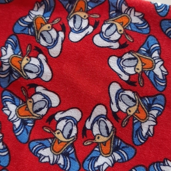 Lularoe Disney 6 Donald Duck Sloan t-shirt - Picture 4 of 7